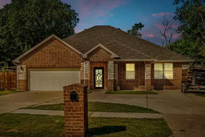 834 Short Street, Grand Prairie, TX 75051 - Photo 1