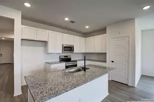 309 Jills Path, Seguin, TX 78155 - Photo 11