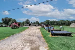 50 County Rd 13200, Blossom, TX 75416 - Photo 5