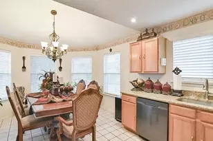 525 Berryhill Dr, Mansfield, TX 76063 - Photo 11