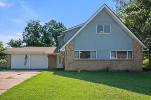 2402 Woodlawn Dr, Ennis, TX 75119 - Photo 1