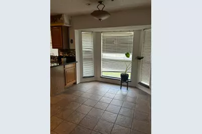 604 Oak Meadow Drive, Grand Prairie, TX 75052 - Photo 7