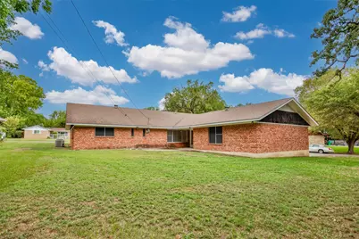 402 Melody Lane, Gainesville, TX 76240 - Photo 37