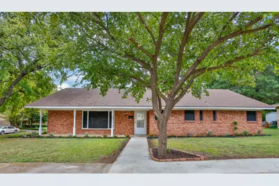 402 Melody Lane, Gainesville, TX 76240 - Photo 3