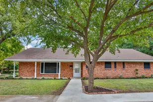 402 Melody Ln, Gainesville, TX 76240 - Photo 3