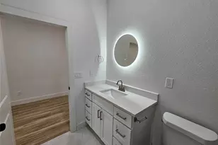 808 W 10th St, Dallas, TX 75208 - Photo 13