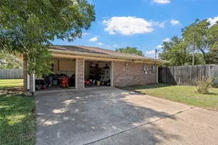 409 Delview Dr, Lacy Lakeview, TX 76705 - Photo 3