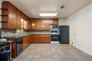 409 Delview Dr, Lacy Lakeview, TX 76705 - Photo 7