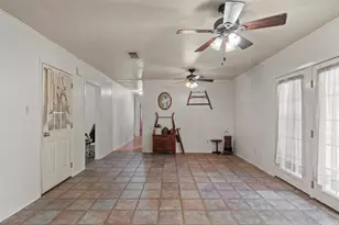 409 Delview Dr, Lacy Lakeview, TX 76705 - Photo 9