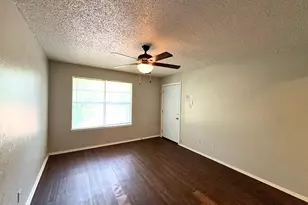 219 Fry St, Denton, TX 76201 - Photo 3
