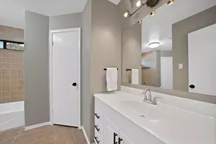 1023 Auburn Dr, Arlington, TX 76012 - Photo 23
