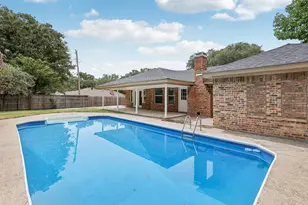 1033 Oak Ridge Dr, Azle, TX 76020 - Photo 25