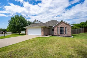 1528 Oak Tree Cir, Weatherford, TX 76086 - Photo 3