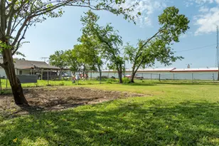 202 N Sycamore, Malone, TX 76660 - Photo 21