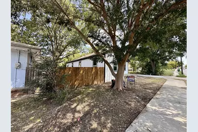 1007 E Broadway Street, Gainesville, TX 76240 - Photo 3