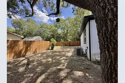 1007 E Broadway Street, Gainesville, TX 76240 - Photo 37