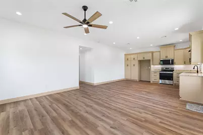 1105 E Navarro Avenue, Mart, TX 76664 - Photo 9