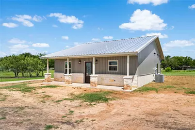 1105 E Navarro Avenue, Mart, TX 76664 - Photo 3