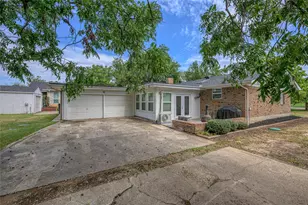 300 Navajo Trail, Gainesville, TX 76240 - Photo 29