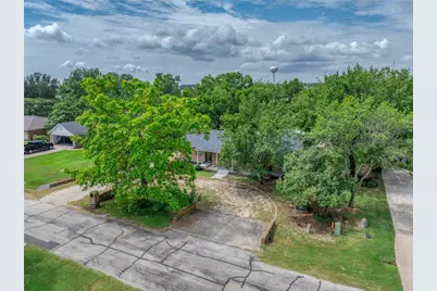 300 Navajo Trail, Gainesville, TX 76240 - Photo 9