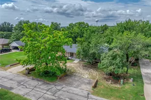 300 Navajo Trail, Gainesville, TX 76240 - Photo 9