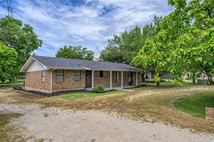 300 Navajo Trail, Gainesville, TX 76240 - Photo 3