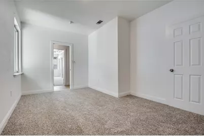 568 W Hammond Street, Lancaster, TX 75146 - Photo 9