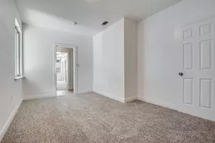 568 W Hammond St, Lancaster, TX 75146 - Photo 9