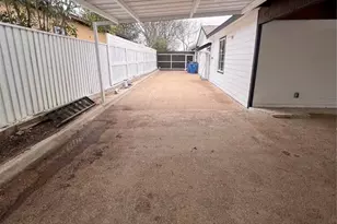 568 W Hammond St, Lancaster, TX 75146 - Photo 25