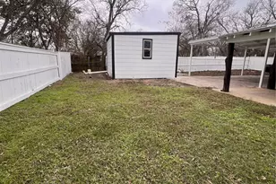 568 W Hammond St, Lancaster, TX 75146 - Photo 35