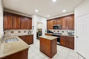 1057 Kaylie St, Grand Prairie, TX 75052 - Photo 7