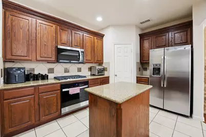 1057 Kaylie Street, Grand Prairie, TX 75052 - Photo 9