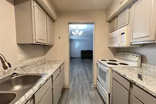 1108 N Elm St, Denton, TX 76201 - Photo 9