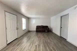 1108 N Elm St, Denton, TX 76201 - Photo 5