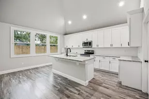 1220 E Leuda St, Fort Worth, TX 76104 - Photo 13