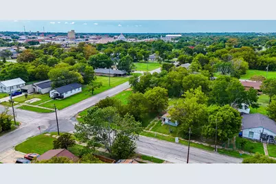 802 E 12th Avenue, Corsicana, TX 75110 - Photo 3