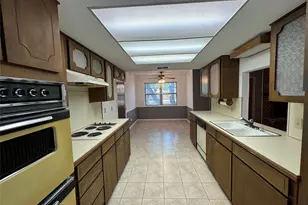 520 Crestwood Dr, Eastland, TX 76448 - Photo 9