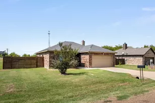 1002 Baker Ln, Mabank, TX 75147 - Photo 3