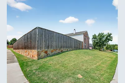 2052 Diamond Ridge Drive, Carrollton, TX 75010 - Photo 17