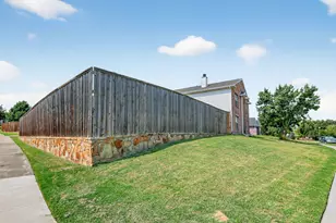 2052 Diamond Ridge Dr, Carrollton, TX 75010 - Photo 17