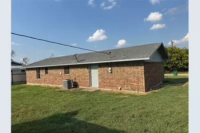 927 S Avenue H, Clifton, TX 76634 - Photo 5