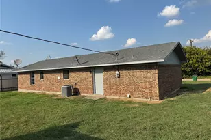 927 S Avenue H, Clifton, TX 76634 - Photo 5