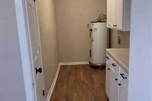 927 S Avenue H, Clifton, TX 76634 - Photo 9