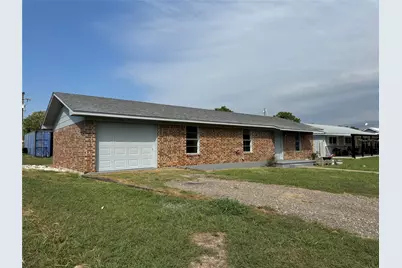 927 S Avenue H, Clifton, TX 76634 - Photo 3