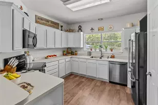 525 McKittrick Ct, Godley, TX 76044 - Photo 7