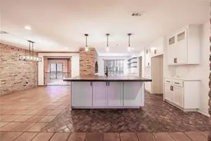 812 April Sound Ct, Fort Worth, TX 76120 - Photo 9