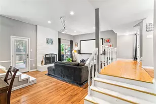 1707 Marsh Ln, Carrollton, TX 75006 - Photo 5