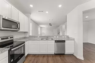 5672 Shore Point Trl, Fort Worth, TX 76119 - Photo 5