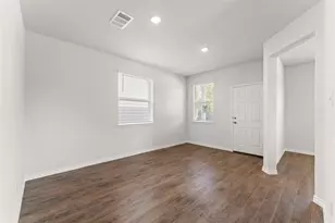 5672 Shore Point Trl, Fort Worth, TX 76119 - Photo 11