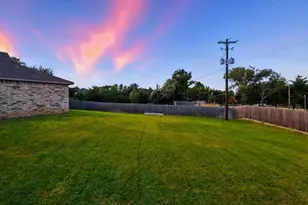1404 Beach Dr, Azle, TX 76020 - Photo 5